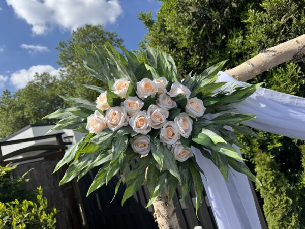 Rosenzauber Traubogengesteck – Bild 2